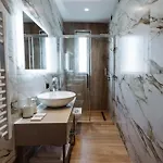 Blutique & Balconies Apartment