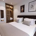 Blutique & Balconies Apartment *
