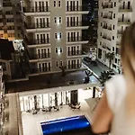 Blutique & Balconies Apartment