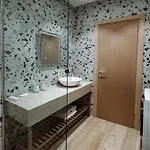 Blutique & Balconies Apartment *