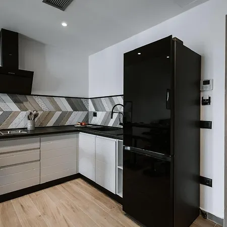 Blutique & Balconies Golem (Tirana)