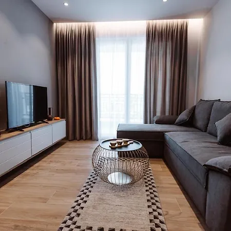 Blutique & Balconies 골렘