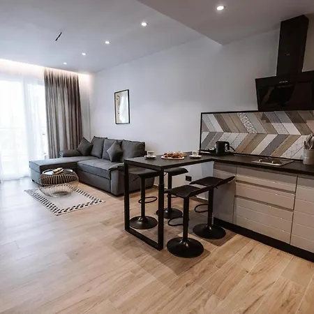 Blutique & Balconies Golem (Tirana)