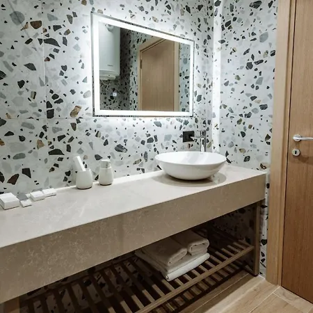 Blutique & Balconies Golem (Tirana)