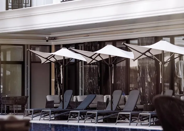 Blutique & Balconies